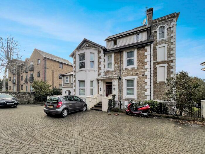 2 Bedroom Apartment To Rent In East Hill Road, Ryde, PO33