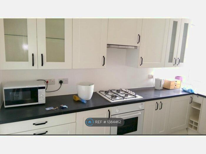 4 Bedroom Flat To Rent In Willesden, London, NW2
