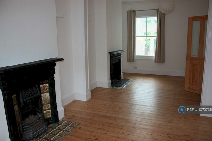 3 Bedroom Terraced House To Rent In North View Road, London, N8