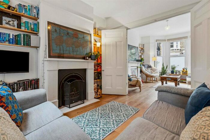 5 Bedroom Property To Rent In Morval Road, London, SW2