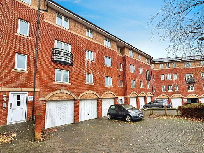 2 Bedroom Flat To Rent In Saltash Road, Swindon, SN2