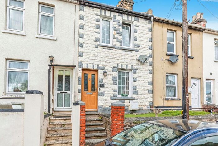 3 Bedroom Terraced House For Sale In Martin Road, Rochester, Kent, ME2