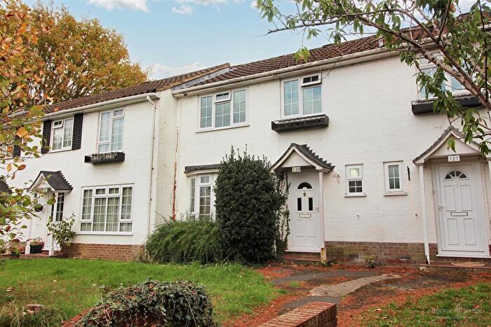 3 Bedroom Terraced House For Sale In Grovelands Road, Reading, RG30