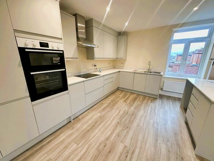 3 Bedroom Flat To Rent In Lampton Road, Hounslow, TW3