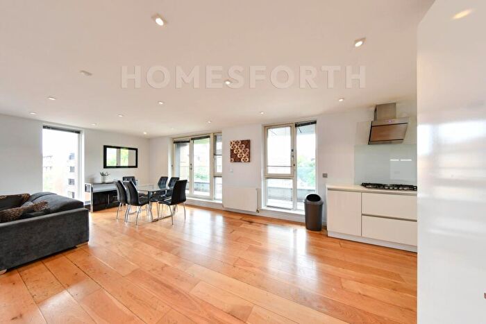 3 Bedroom Apartment To Rent In Cityscape Apartments, Heneage Street, Whitechapel, E1