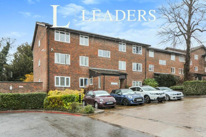 2 Bedroom Flat To Rent In Kingsleigh Walk, Bromley, BR2