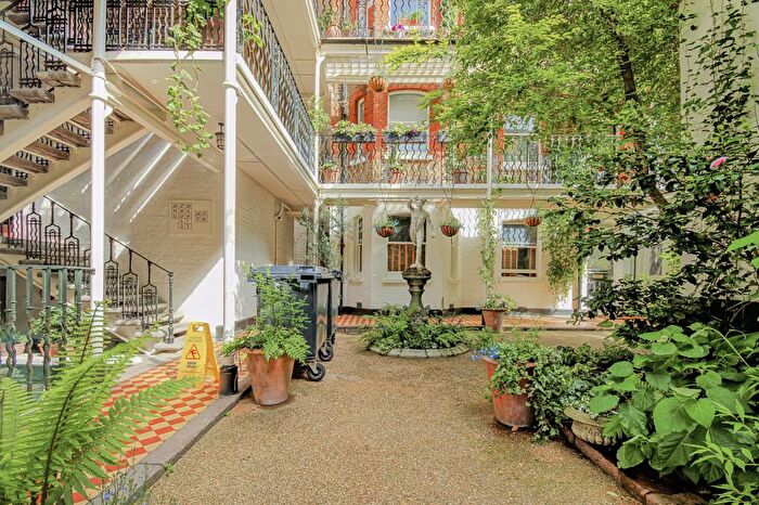 3 Bedroom Flat To Rent In St. Andrews Mansions, London, W1U