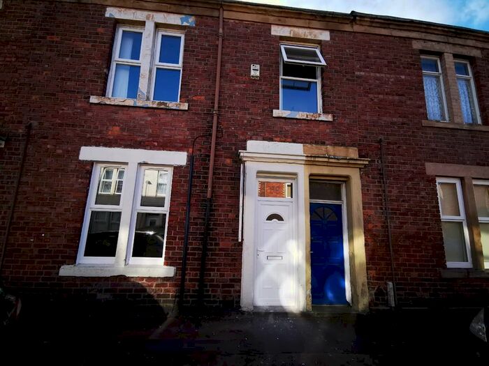 2 Bedroom Flat To Rent In Ripon Street, Gateshead, NE8