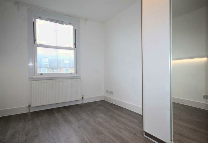 Studio To Rent In Alexander Road, Islington, N19