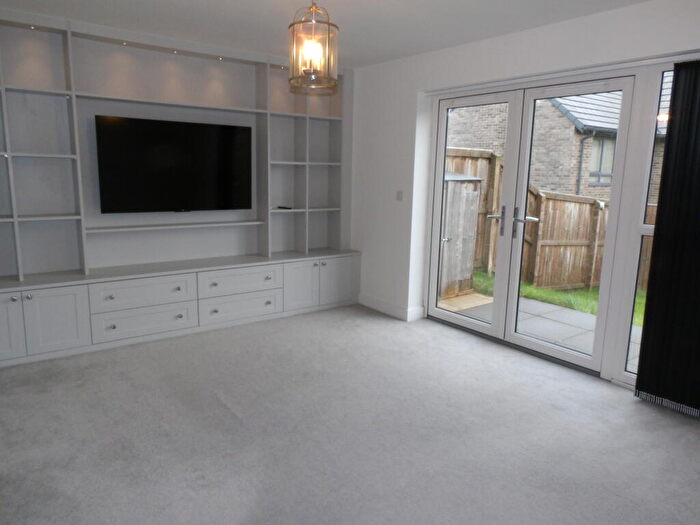 3 Bedroom Semi-Detached House To Rent In Blossom Walk, BB2