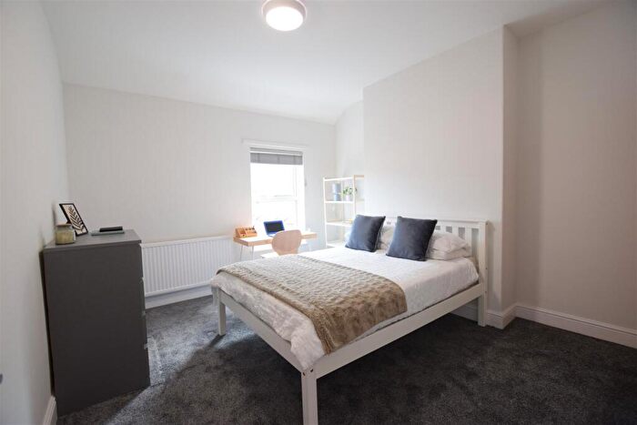 2 Bedroom Terraced House To Rent In Newland Street West - Student House - Jan, LN1