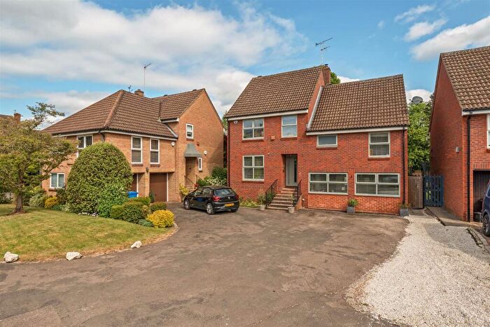 6 Bedroom Detached House For Sale In Horseguards Drive, Maidenhead, SL6