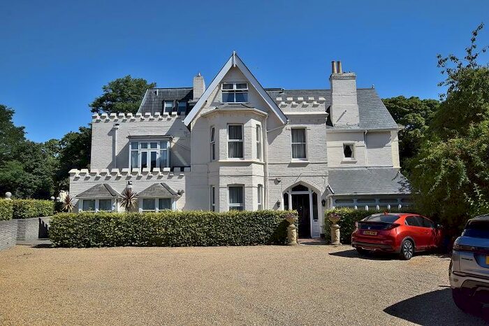 1 Bedroom Flat To Rent In Dean Park Road, Bournemouth, Dorset., BH1