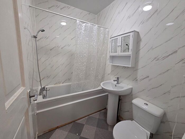 2 Bedroom Terraced House To Rent In Beckside Road, BD7
