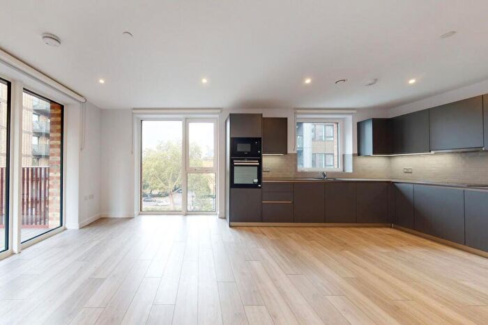 3 Bedroom Apartment To Rent In Park Central East, SE17