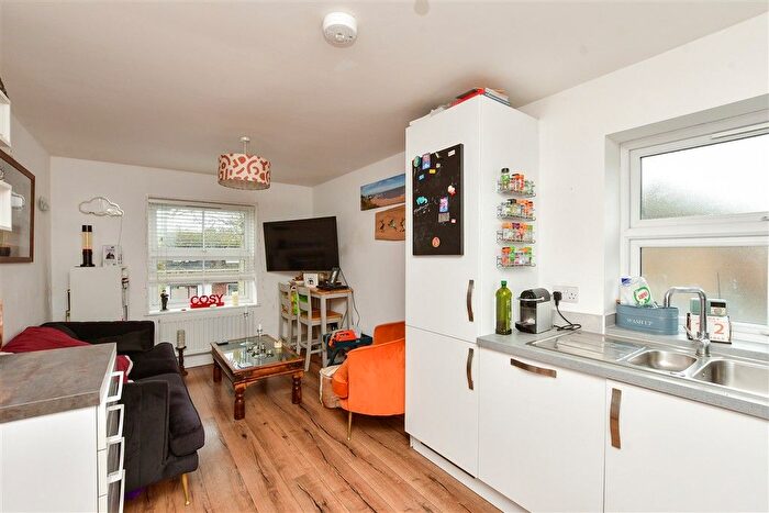 1 Bedroom Flat For Sale In Albion Road, Broadstairs, Kent, CT10