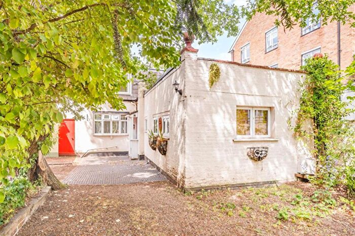 4 Bedroom Detached House To Rent In Castelnau, London, SW13