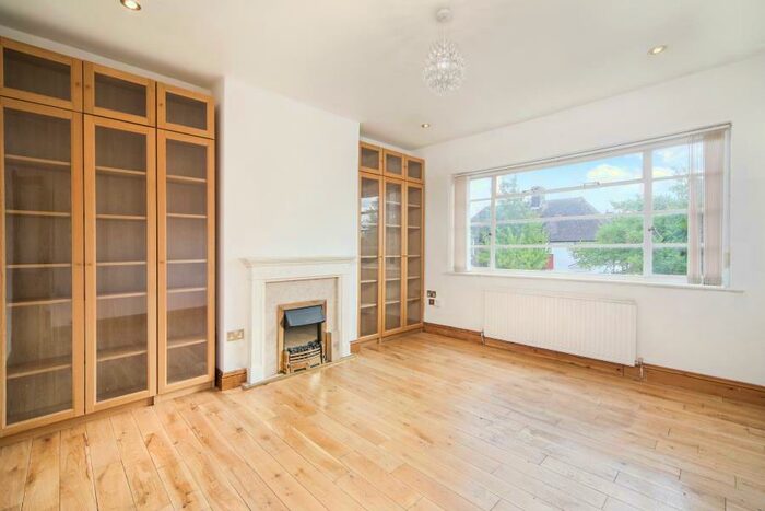 2 Bedroom Flat To Rent In Ossulton Way, East Finchley, N2