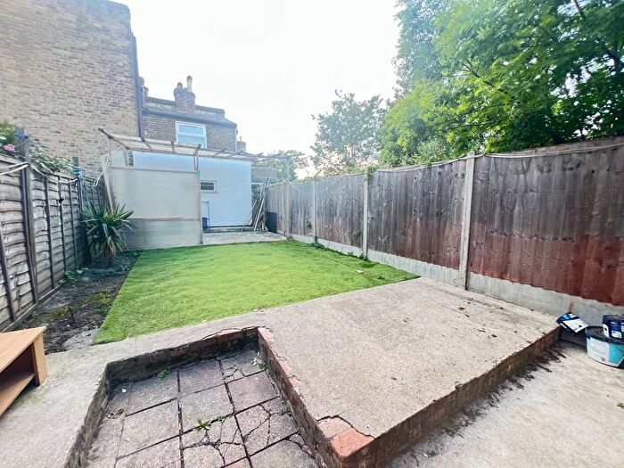 2 Bedroom Flat To Rent In Chalgrove Road, London, N17