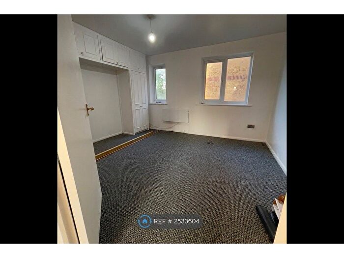 1 Bedroom Flat To Rent In Gartons Close, Enfield, EN3