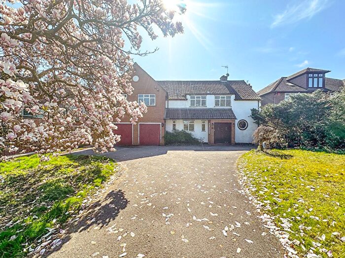 5 Bedroom Semi-Detached House To Rent In Vicarage Lane, Kings Langley, WD4