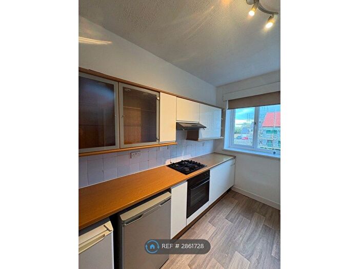 2 Bedroom Flat To Rent In Miller Street, Kirkcaldy, KY1