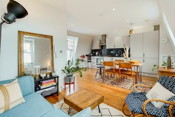 2 Bedroom Flat To Rent In Kingsland High Street, London, E8