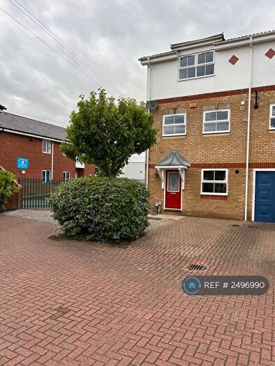 4 Bedroom Semi-Detached House To Rent In Stocton Close, Guildford, GU1