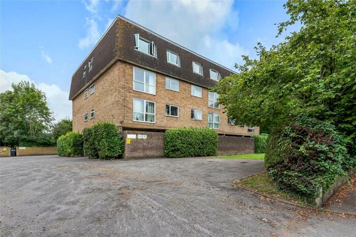 2 Bedroom Apartment To Rent In Addlestone, KT15