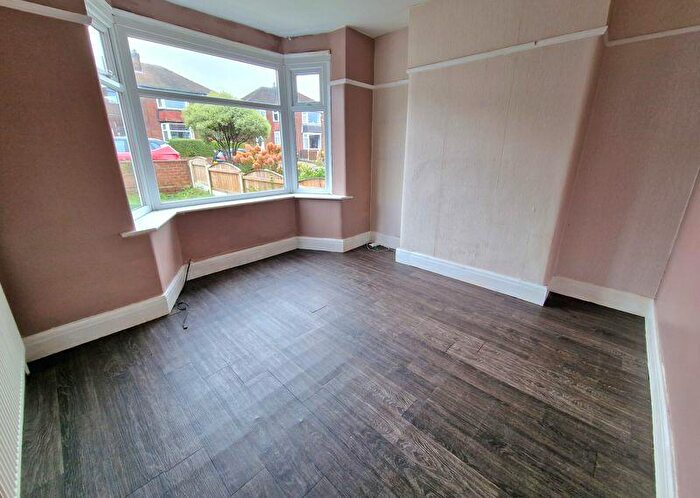 3 Bedroom Semi-Detached House For Sale In Windsor Road, Gee Cross, SK14