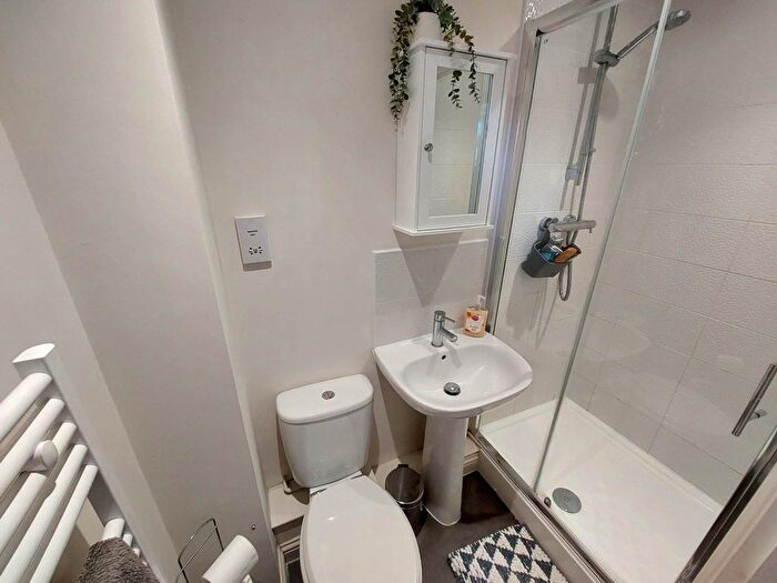 2 Bedroom Flat For Sale In Edge Street, Aylesbury, HP19