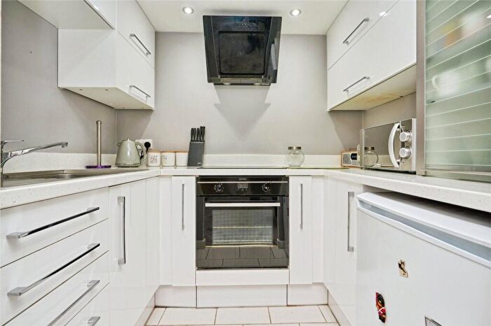 1 Bedroom Flat For Sale In Crocker Street, Newport, Isle Of Wight, PO30