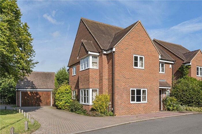 4 Bedroom Detached House For Sale In Poppy Close, Yarnton, Kidlington, Oxfordshire, OX5