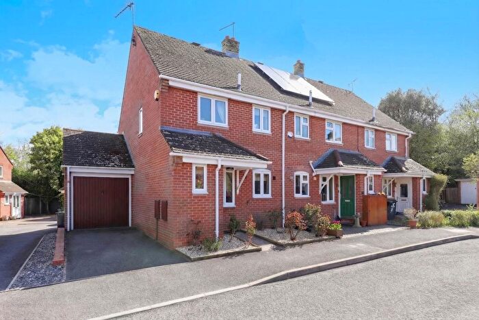 3 Bedroom End Terrace House For Sale In Southover Close, Blandford Forum, DT11