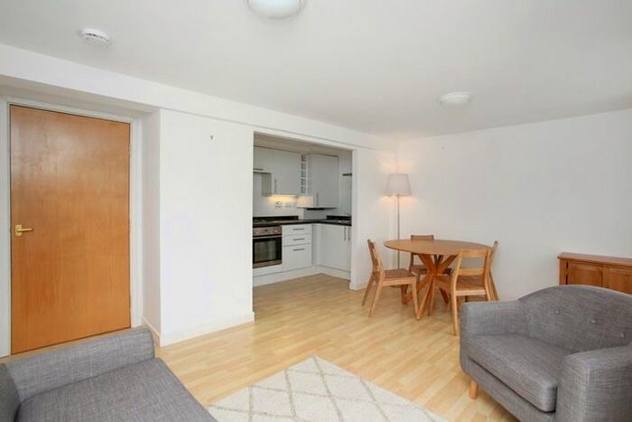 2 Bedroom Flat To Rent In Coburg Street, Edinburgh, EH6