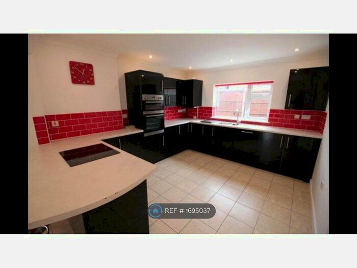 3 Bedroom Detached House To Rent In Valley Road, Norwich, NR5