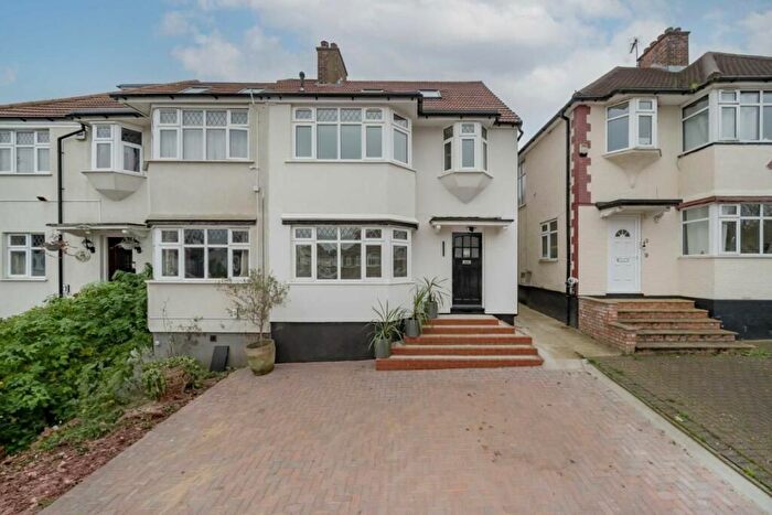 6 Bedroom Semi-Detached House To Rent In Addington Drive, North Finchley, N12