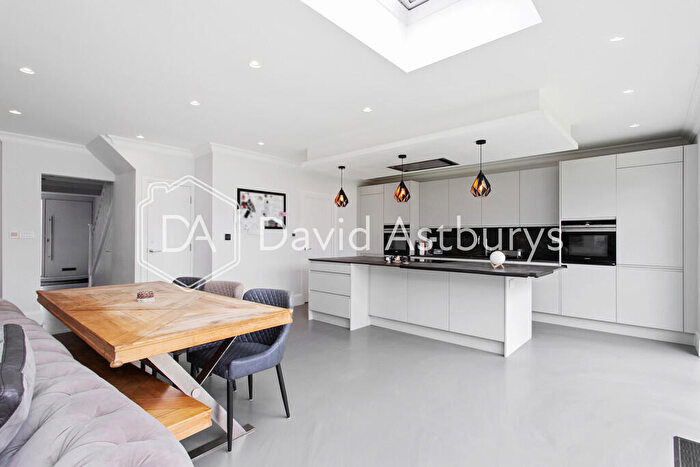 4 Bedroom Semi Detached House To Rent In Landra Gardens, Grange Park, London, N21