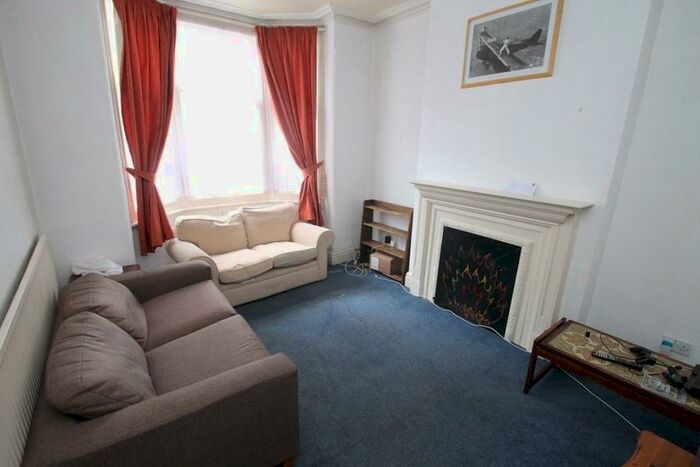 4 Bedroom House To Rent In Harrow Road, Leicester, LE3