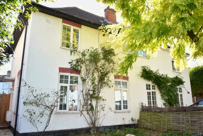 2 Bedroom House To Rent In Ferguson Avenue, Surbiton, KT5