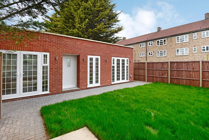 2 Bedroom Detached Bungalow To Rent In Mandeville Road, Enfield, EN3