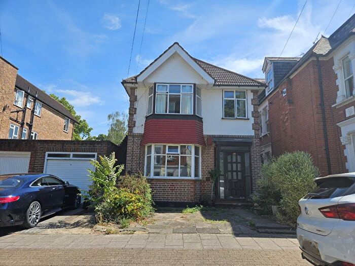 1 Bedroom Flat To Rent In Denton Road, East Twickenham, Moments From River Thames, TW1