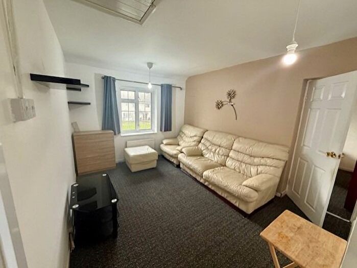 2 Bedroom Maisonette To Rent In Shannon Close, Southall, Greater London, UB2