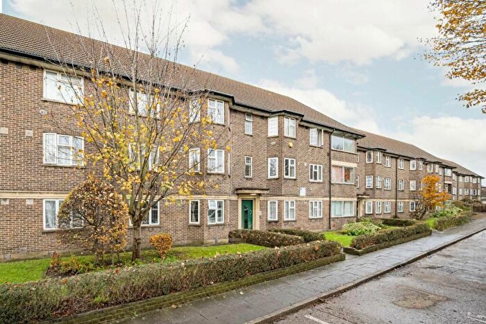 2 Bedroom Property To Rent In Great West Road, Hounslow, TW5