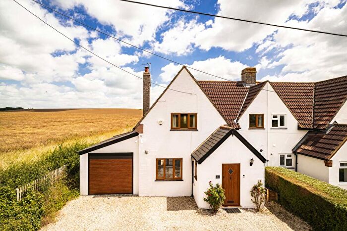 3 Bedroom Semi-Detached House For Sale In Wallingford Road, South Stoke, RG8