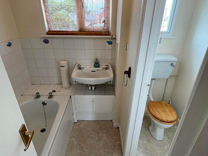 1 Bedroom Flat To Rent In West Street, Blandford Forum, DT11