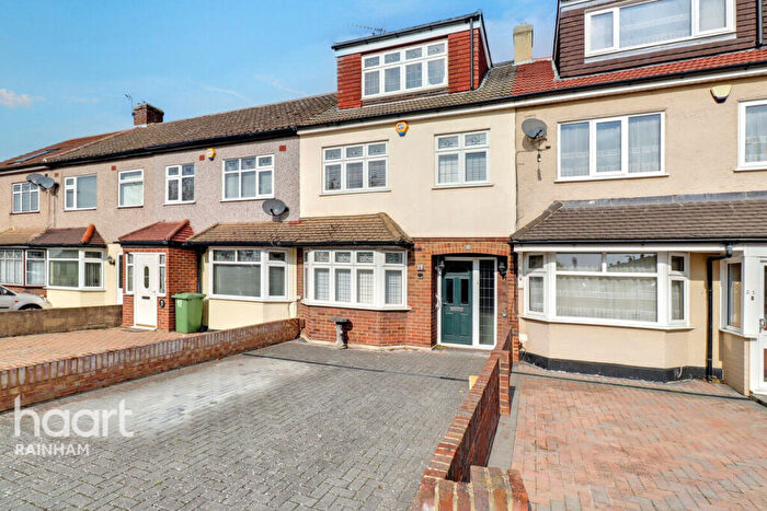 3 Bedroom Terraced House For Sale In Mygrove Road, Rainham, RM13