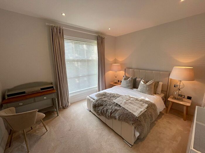 2 Bedroom Flat To Rent In Dee Hills Park, Chester, Cheshire, CH3