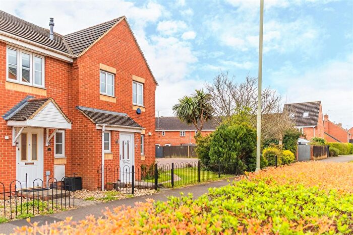 3 Bedroom End Terrace House For Sale In Winton Road, Stratton, Swindon, SN3