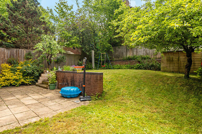 4 Bedroom Detached House For Sale In Finch Way, Burghfield Common, Reading, Berkshire, RG7